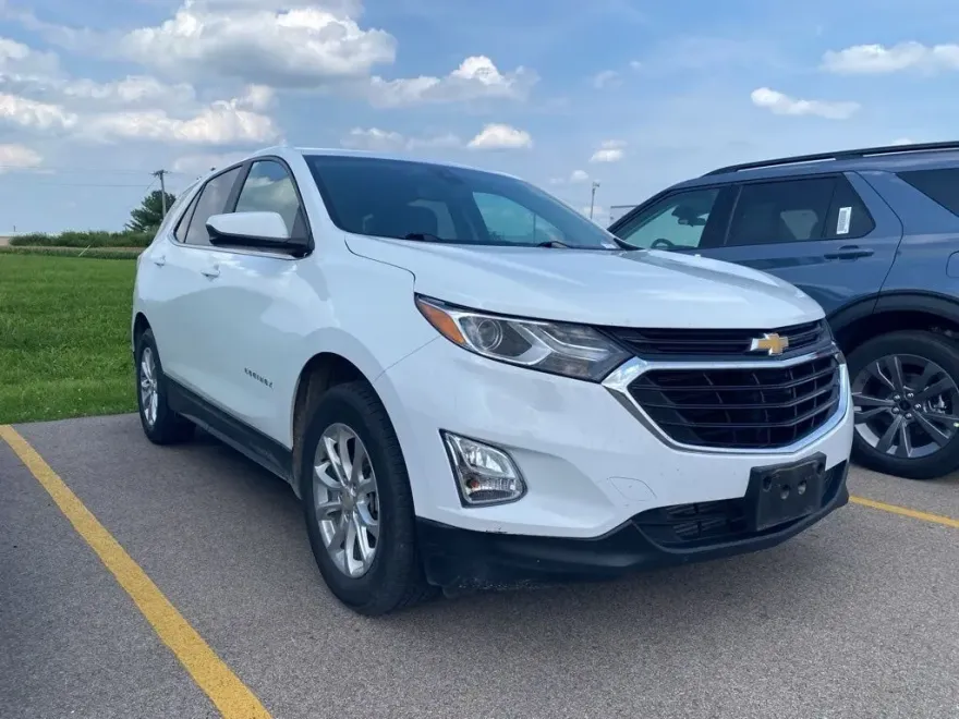 2021 Chevrolet Equinox LT photo 1