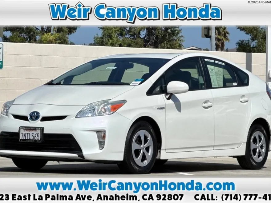 2015 Toyota Prius Four photo 1