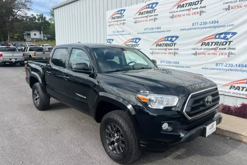 2022 Toyota Tacoma 4x4 photo 1