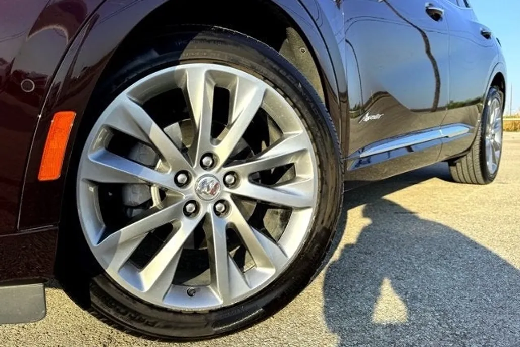 2023 Buick Envision Avenir photo 1