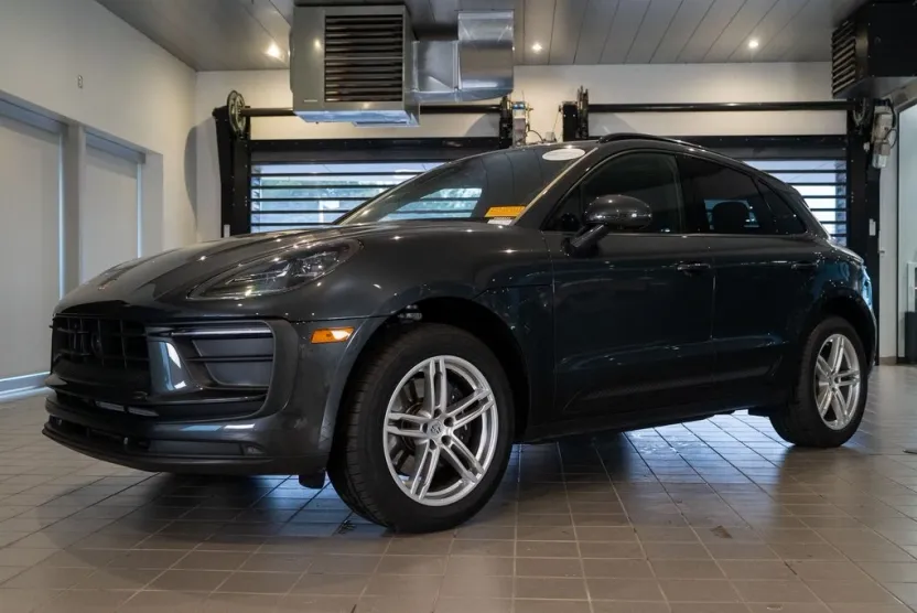 2025 Porsche Macan Base photo 1
