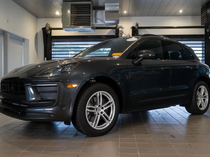 2025 Porsche Macan Base photo 1