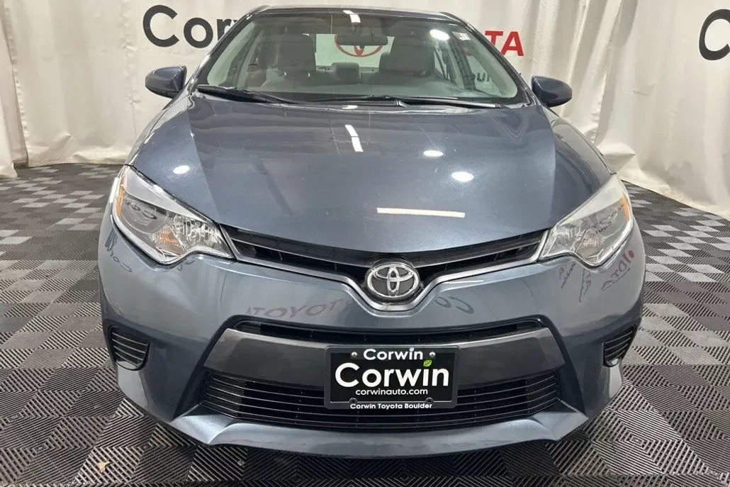 2015 Toyota Corolla LE photo 1
