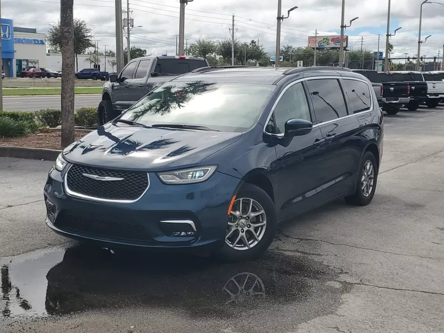 2021 Chrysler Pacifica Touring photo 1