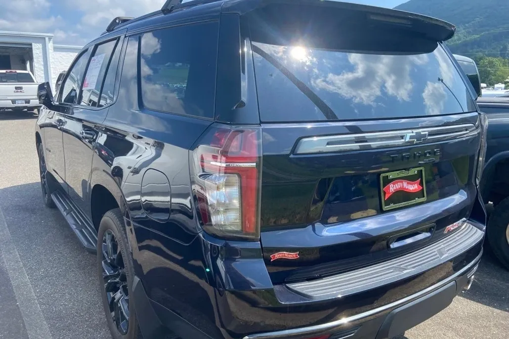 2022 Chevrolet Tahoe RST photo 1