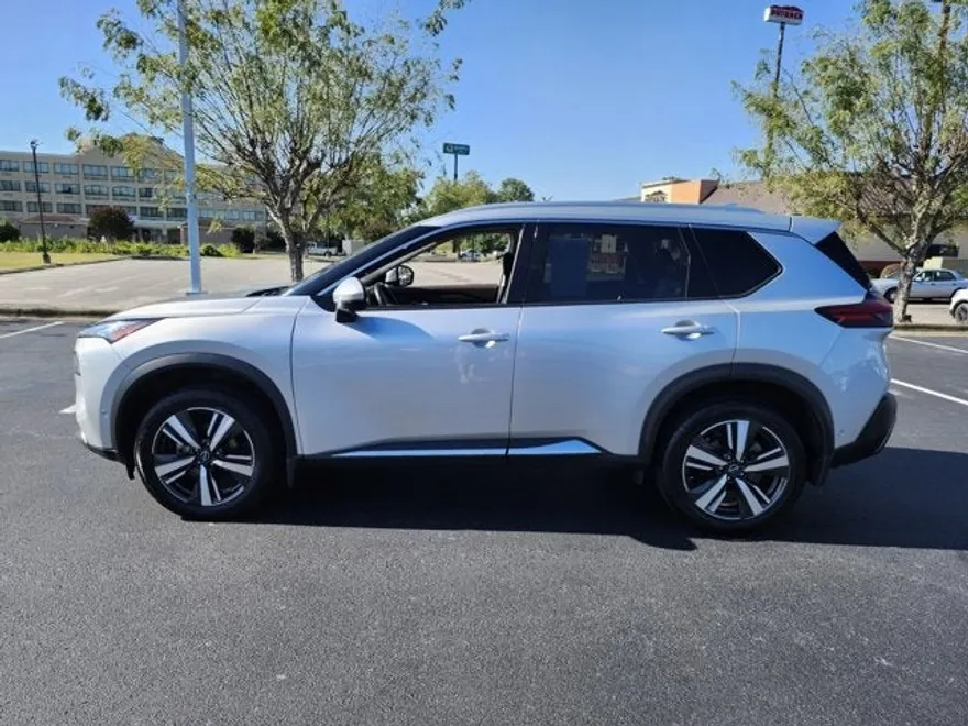 2023 Nissan Rogue SL photo 1