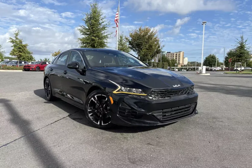 2022 Kia K5 GT-Line photo 1