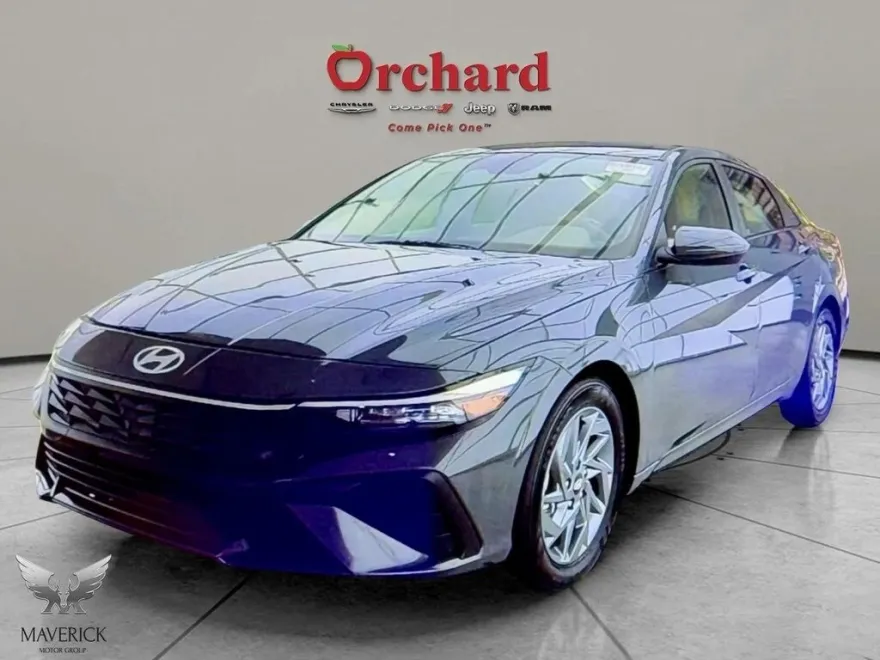 2024 Hyundai Elantra SEL photo 1