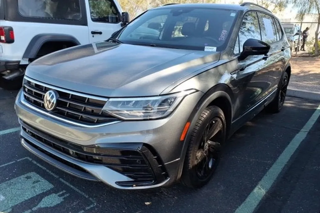 2024 Volkswagen Tiguan SE R-Line Black photo 1