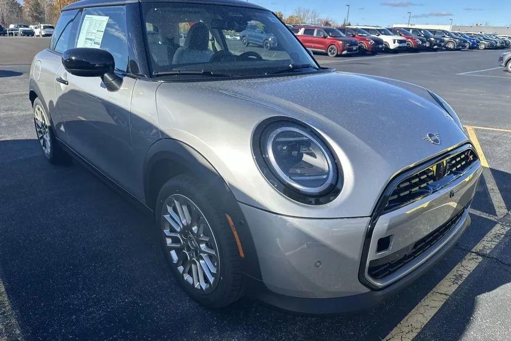 2025 Mini Cooper S Hardtop 2 Door Iconic photo 1
