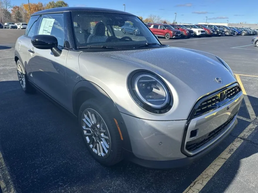 2025 Mini Cooper S Hardtop 2 Door Iconic photo 1