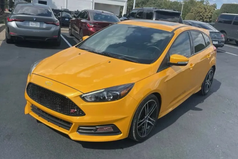 2016 Ford Focus ST photo 1