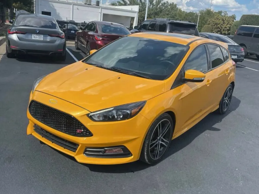 2016 Ford Focus ST photo 1