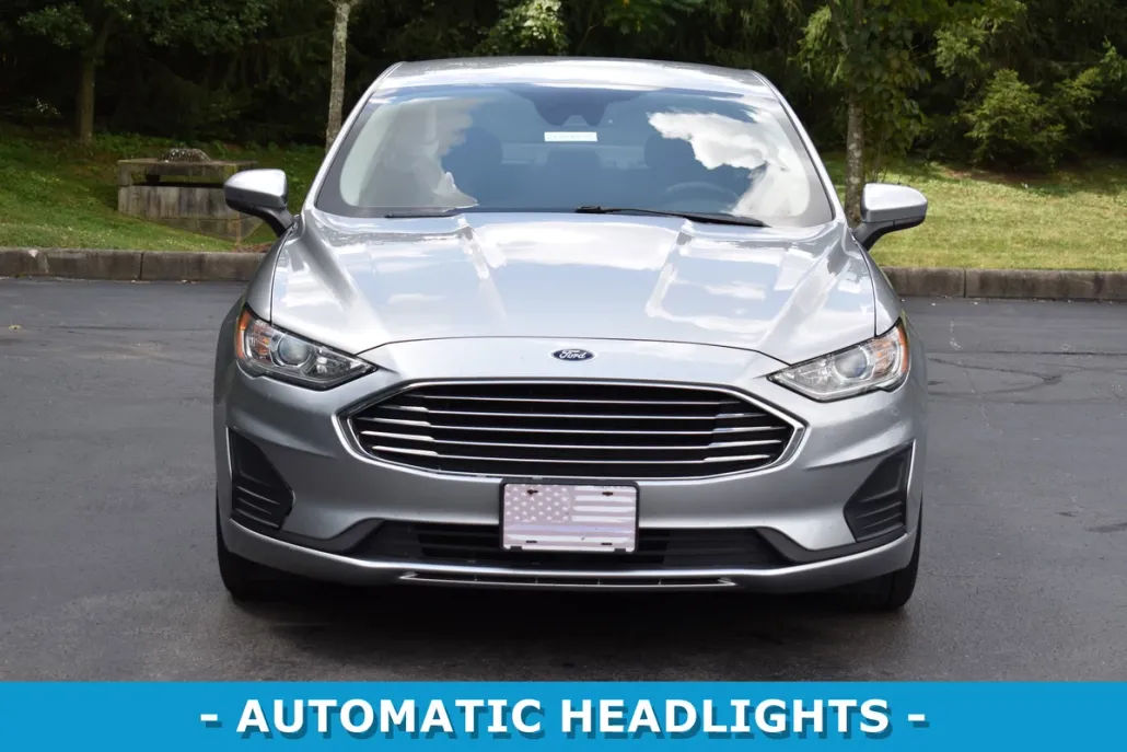 2020 Ford Fusion SE photo 1