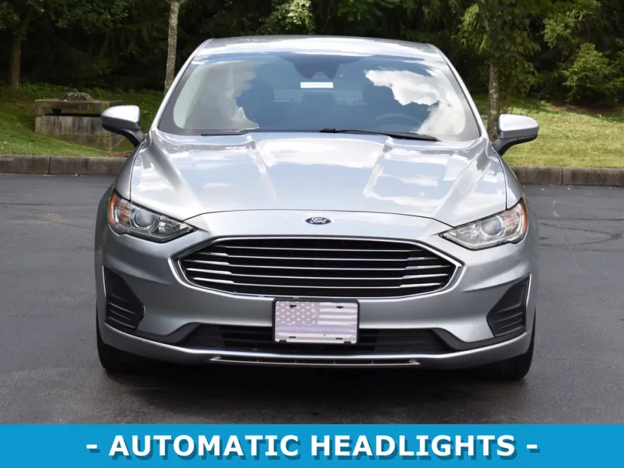 2020 Ford Fusion SE photo 1