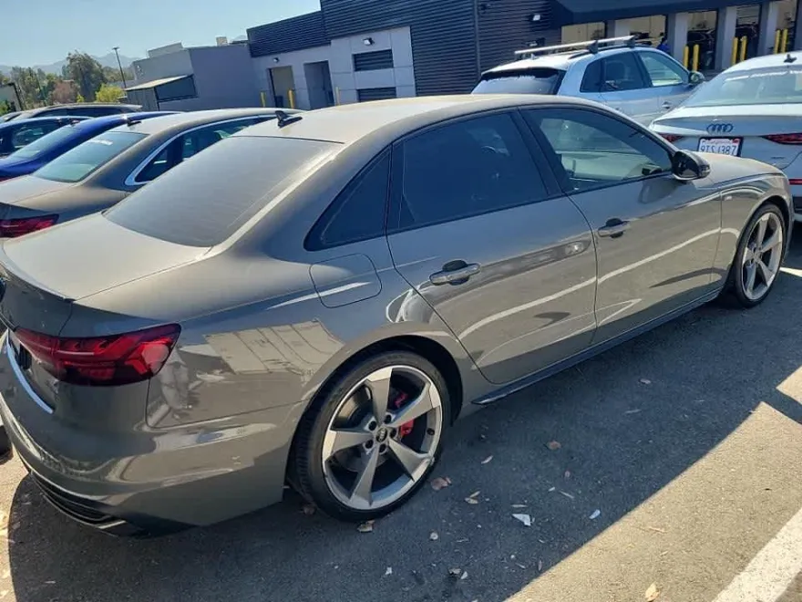 2023 Audi A4 S line Quattro Premium Plus photo 3