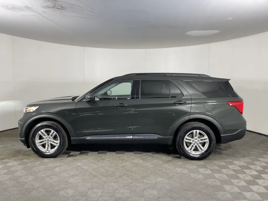 2022 Ford Explorer XLT photo 1