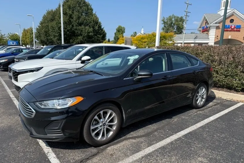 2020 Ford Fusion SE photo 1