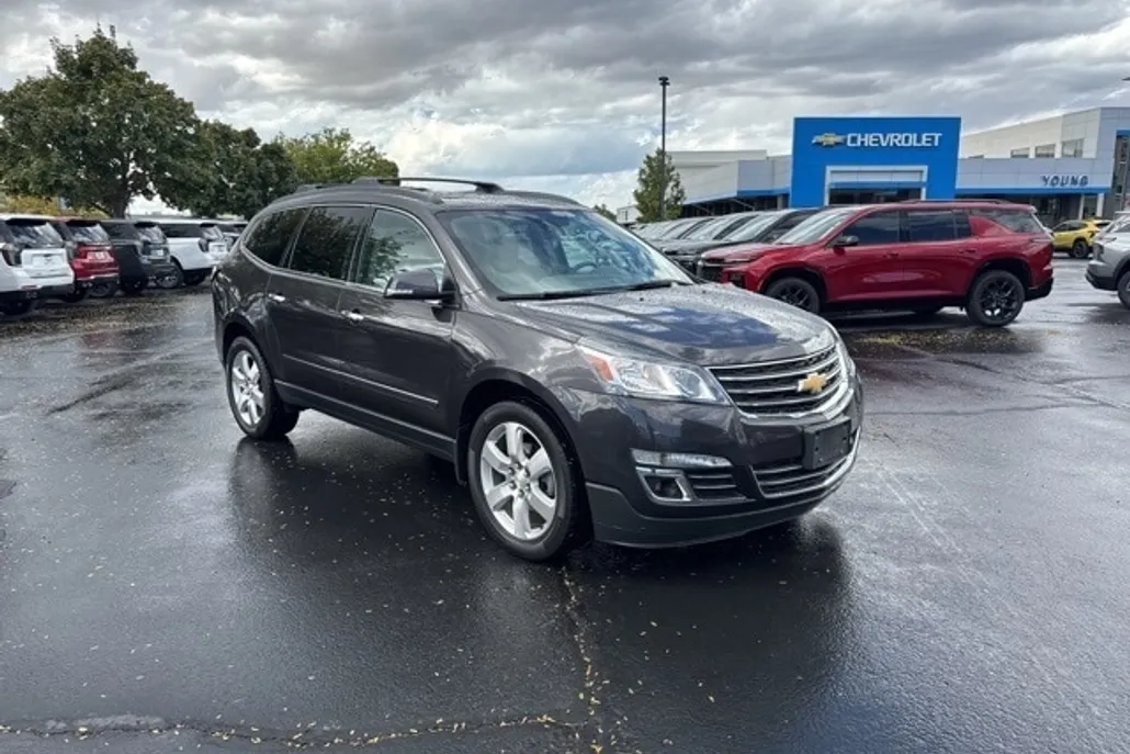 2017 Chevrolet Traverse Premier photo 1