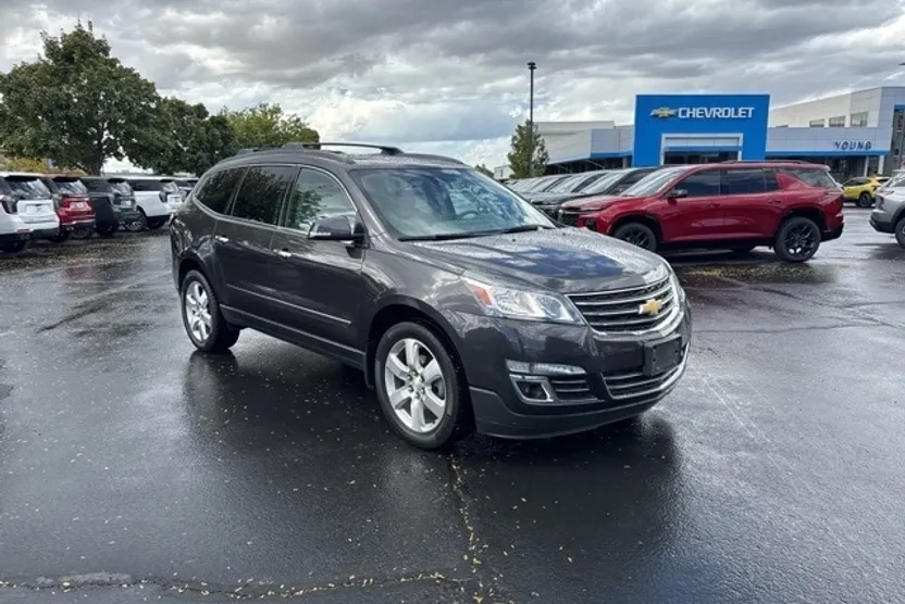 2017 Chevrolet Traverse Premier photo 1