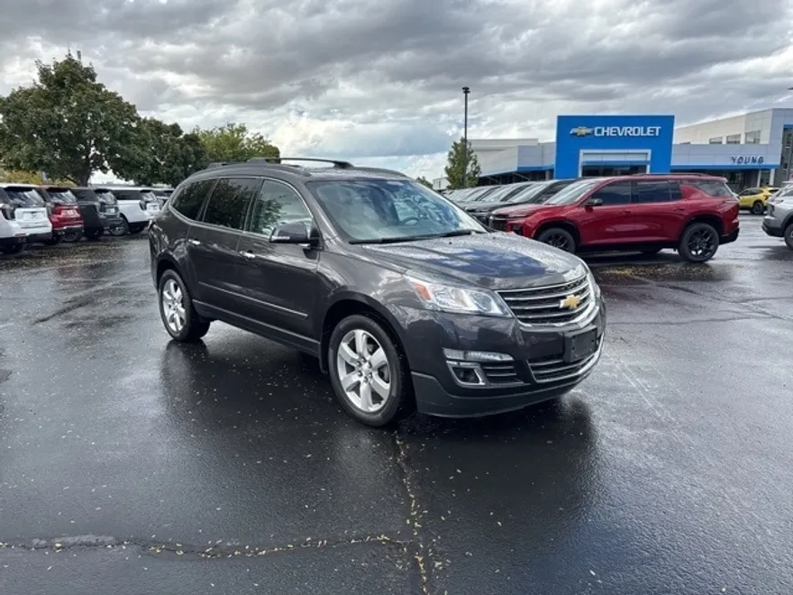 2017 Chevrolet Traverse Premier photo 1
