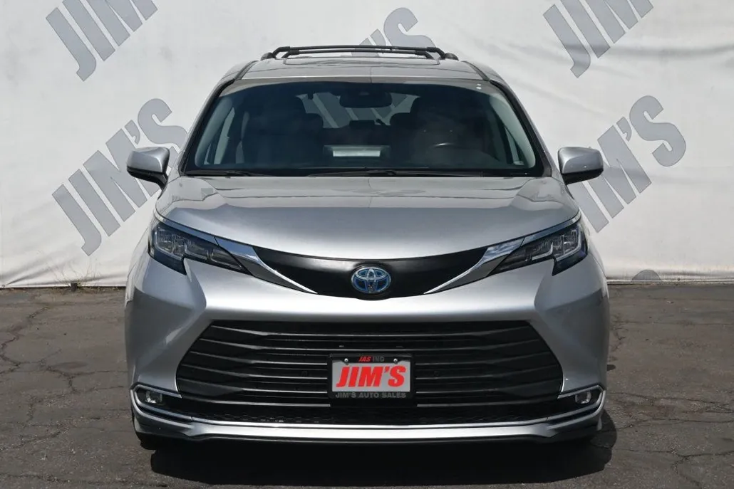 2021 Toyota Sienna XLE Hybrid photo 1