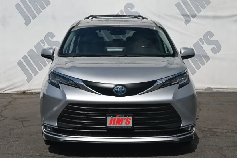 2021 Toyota Sienna XLE Hybrid photo 1