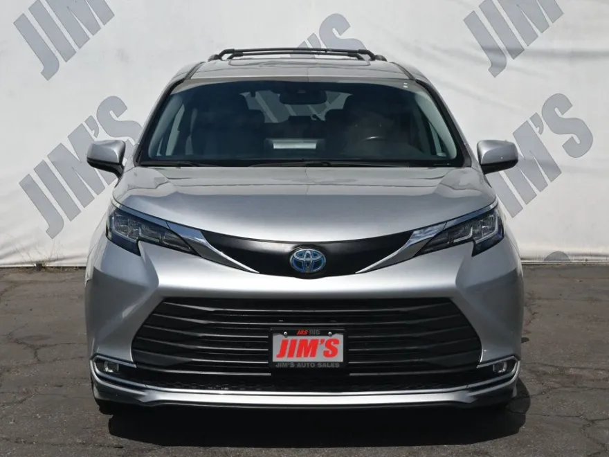 2021 Toyota Sienna XLE Hybrid photo 1