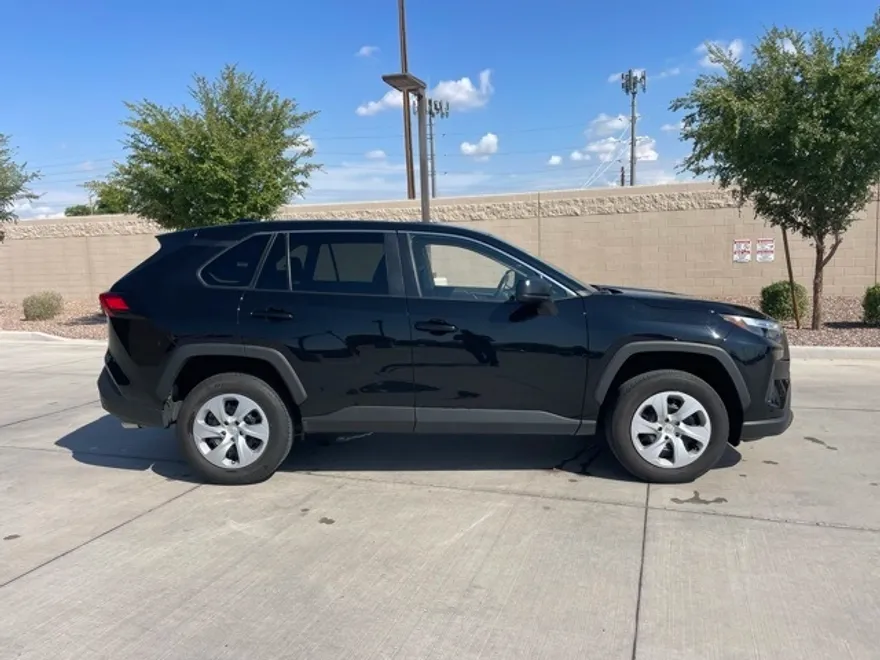 2024 Toyota RAV4 LE photo 1