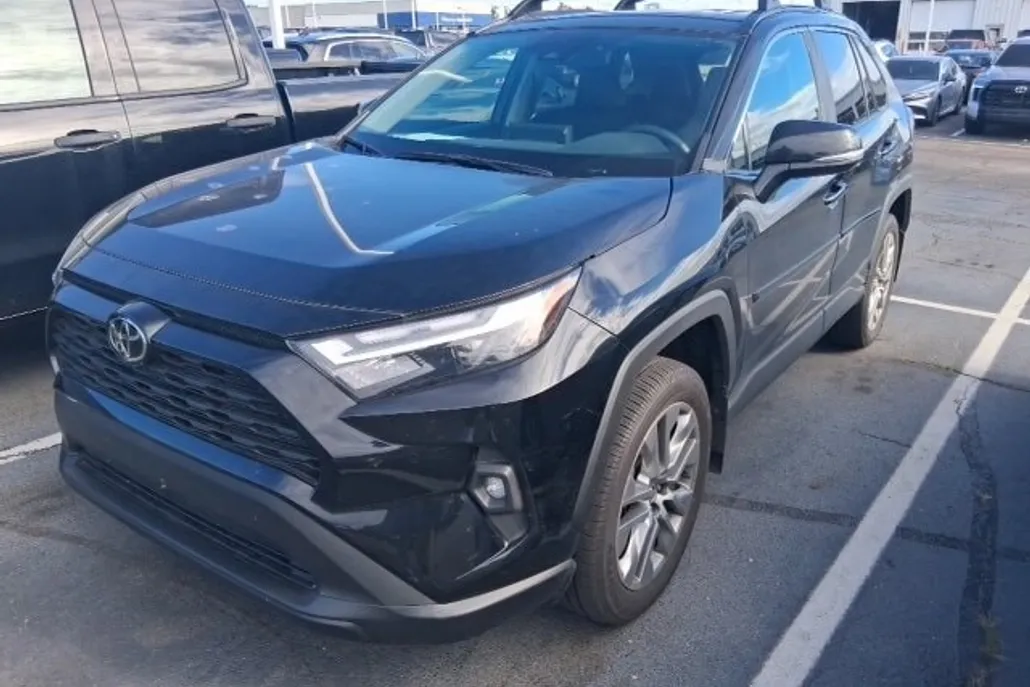 2022 Toyota RAV4 XLE Premium photo 1