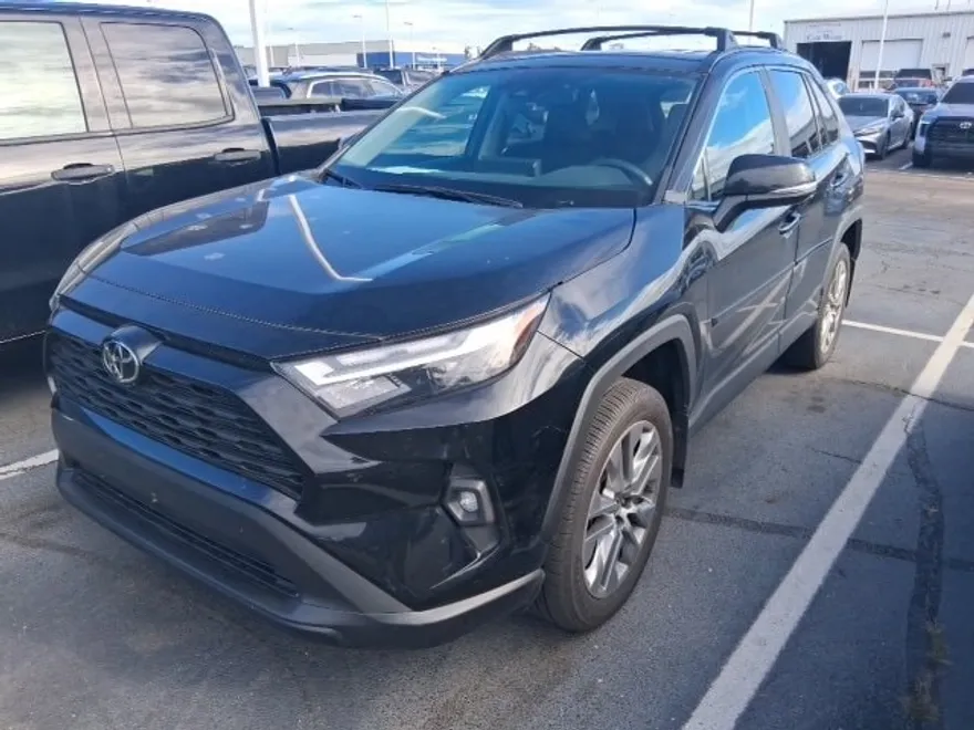 2022 Toyota RAV4 XLE Premium photo 1