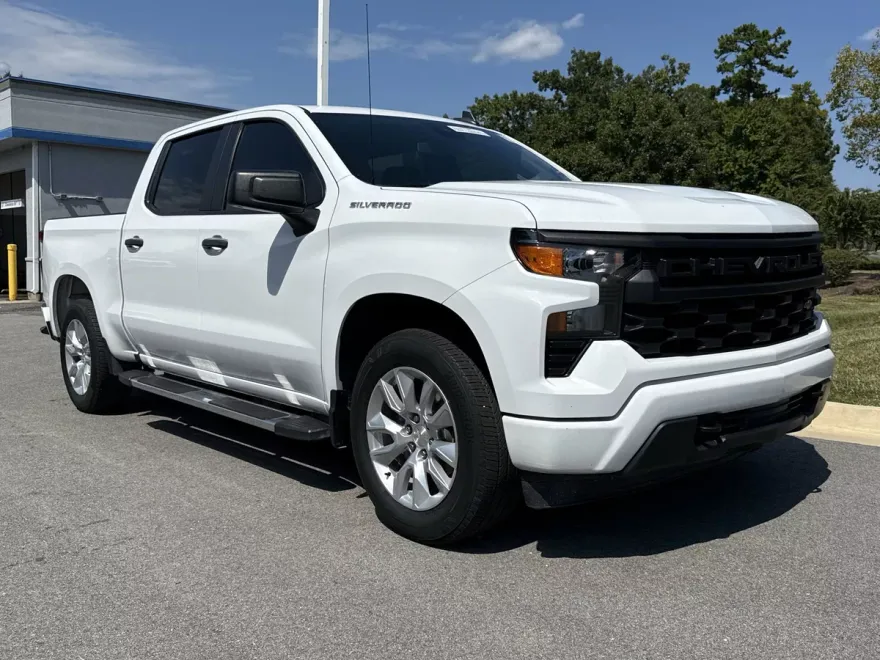 2023 Chevrolet Silverado 1500 Custom photo 1