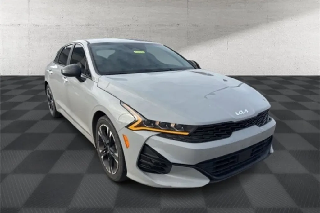 2023 Kia K5 GT-Line photo 1