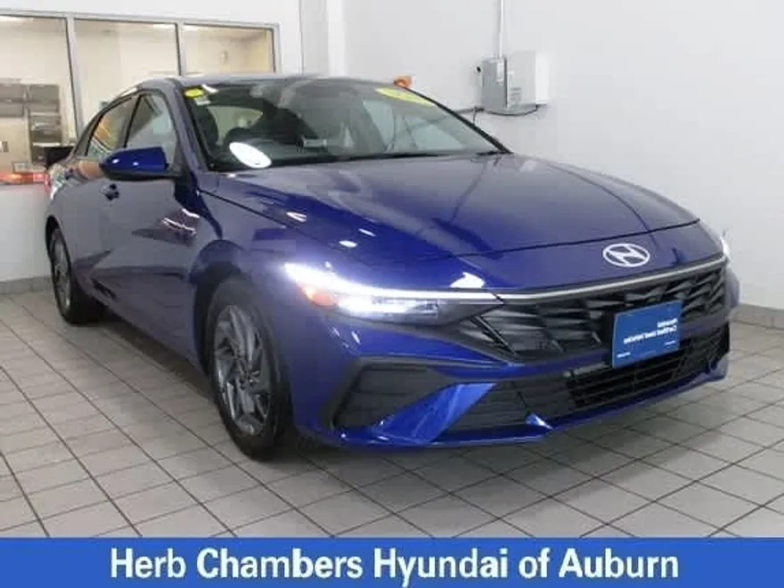 2024 Hyundai Elantra SEL photo 1