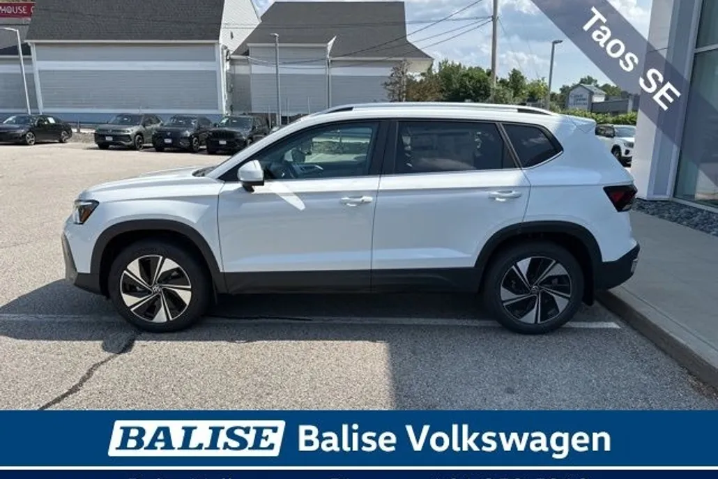 2025 Volkswagen Taos SE photo 1