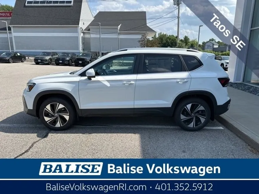2025 Volkswagen Taos SE photo 1