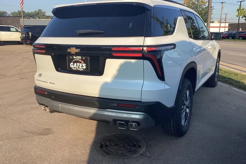 2026 Chevrolet Traverse photo 1