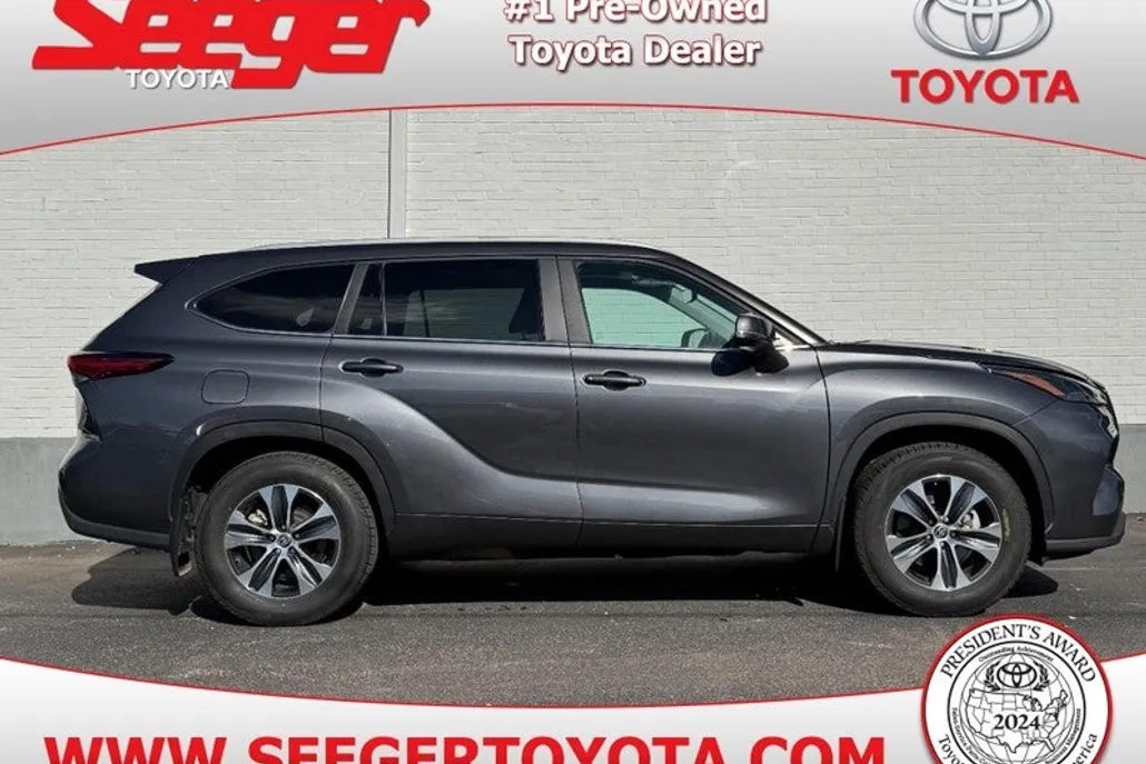 2023 Toyota Highlander XLE photo 1
