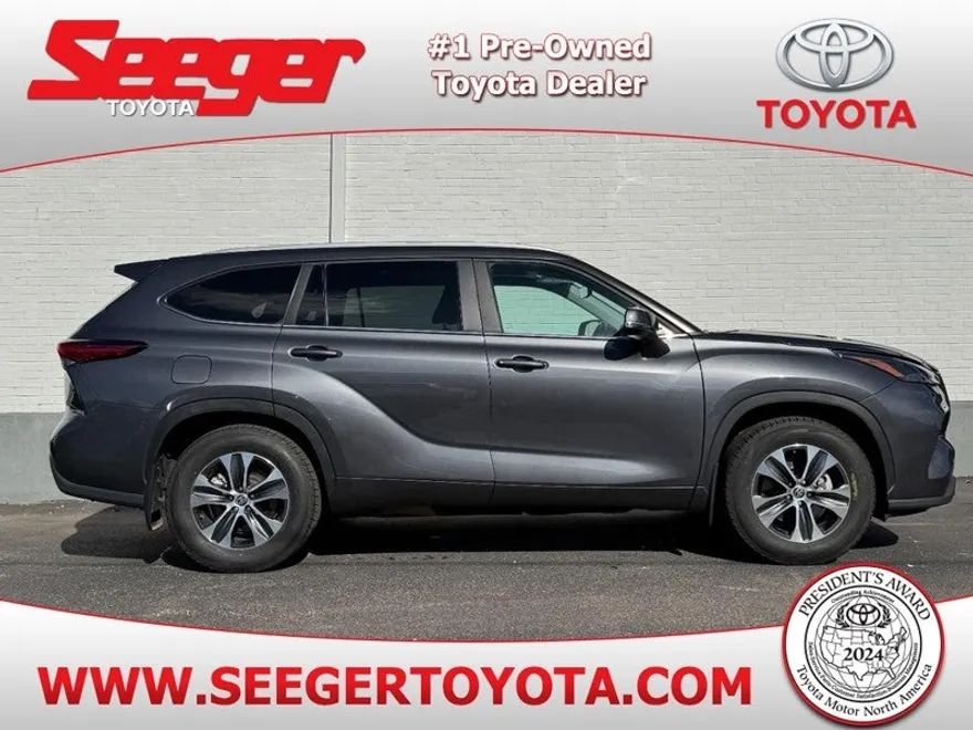 2023 Toyota Highlander XLE photo 1