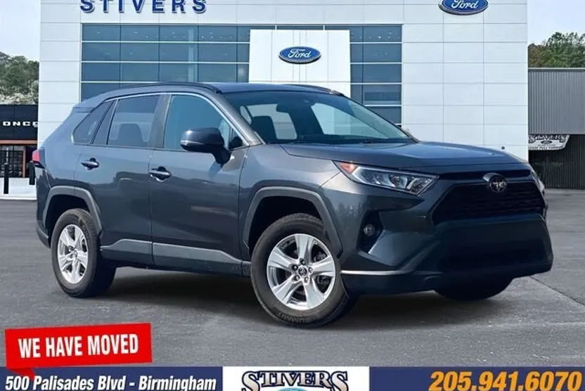 2021 Toyota RAV4 XLE photo 1