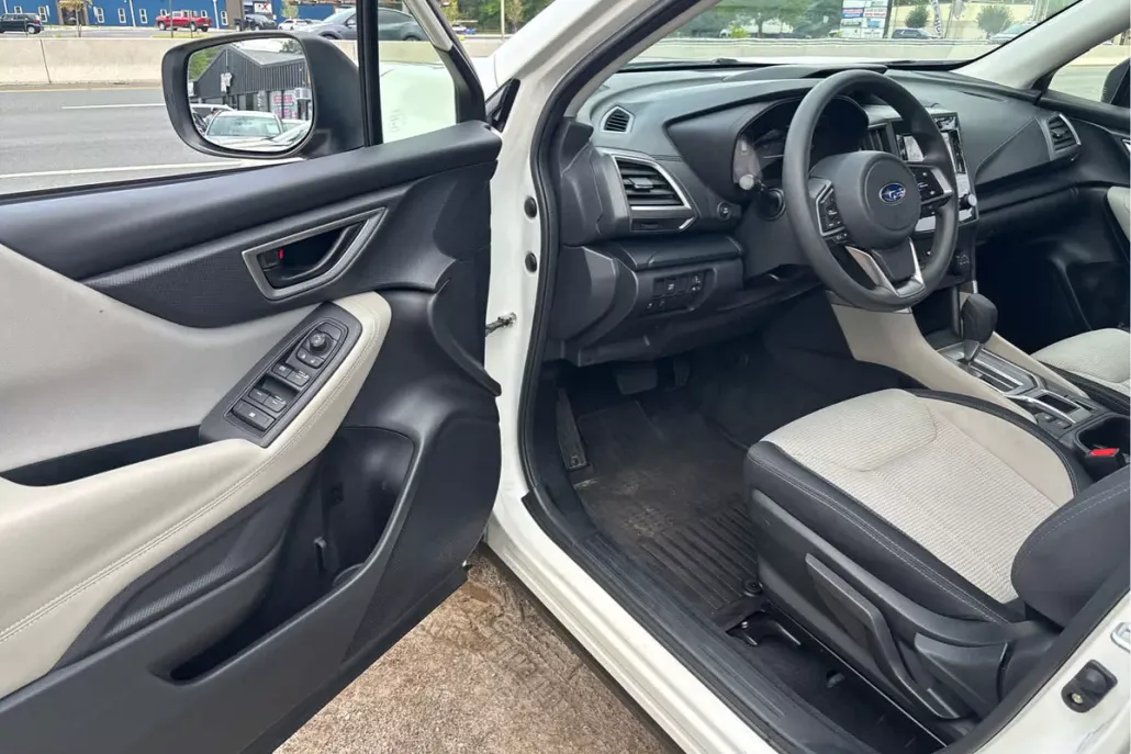 2023 Subaru Forester Base photo 1