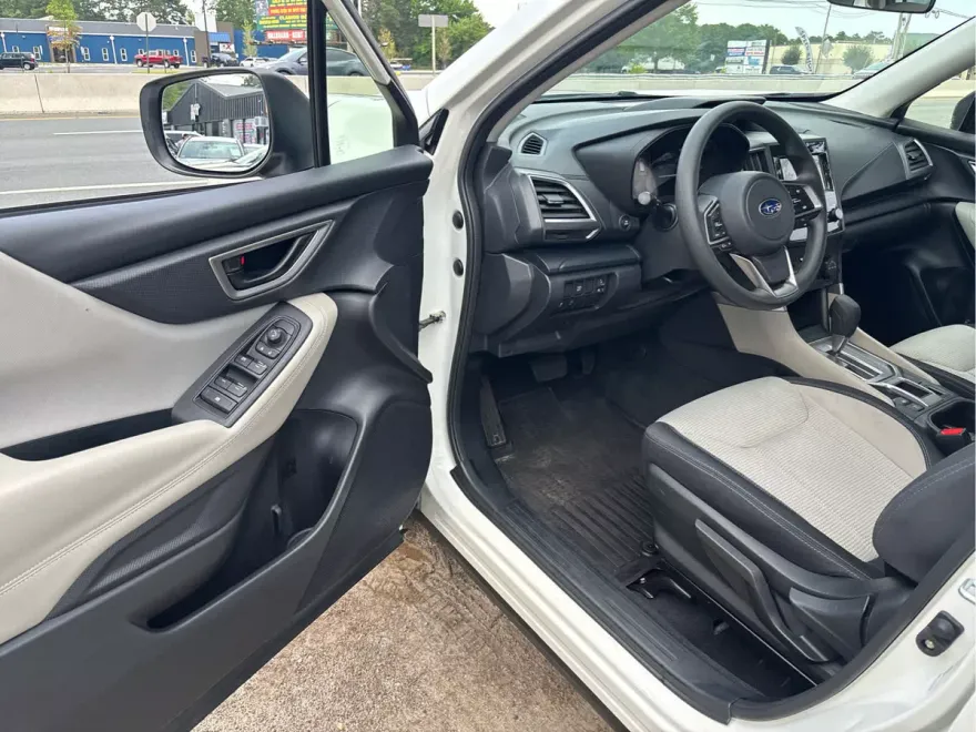 2023 Subaru Forester Base photo 1