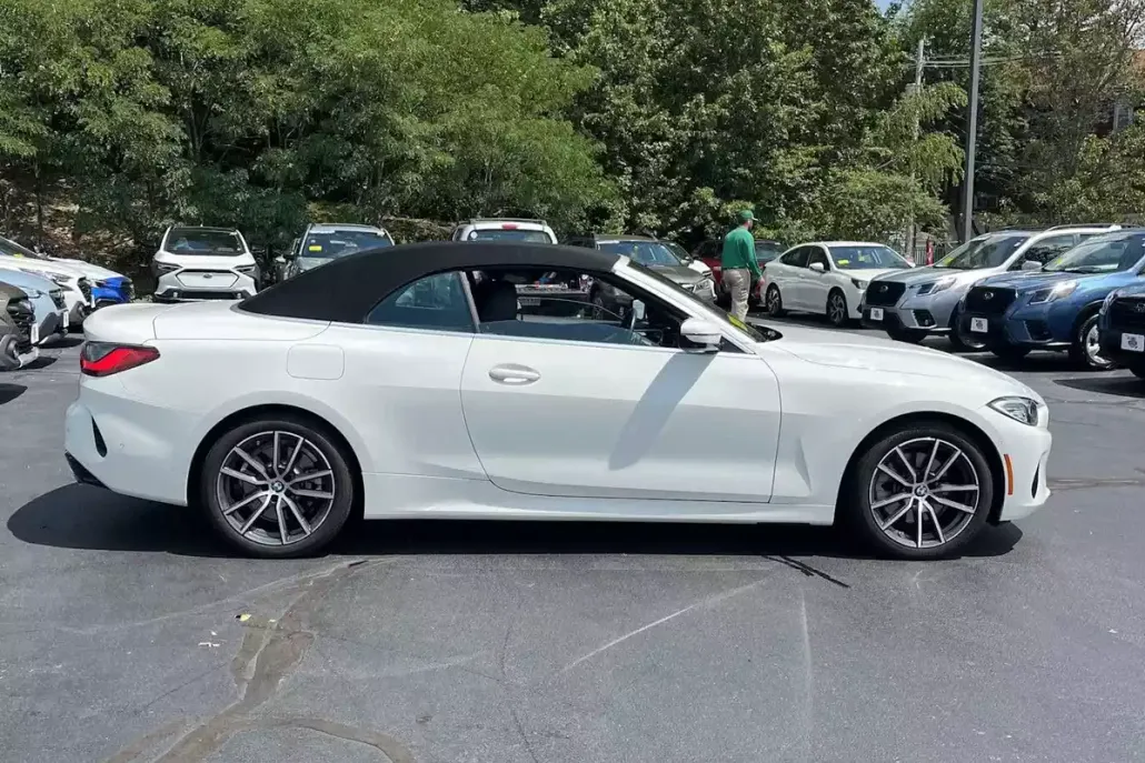 2024 Bmw 430i xDrive Convertible photo 1
