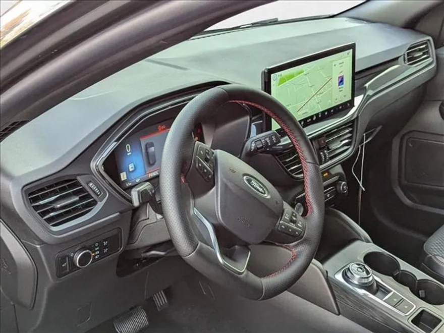 2025 Ford Escape ST-Line photo 1