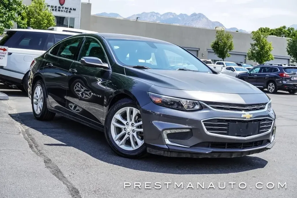 2017 Chevrolet Malibu 1LT photo 1