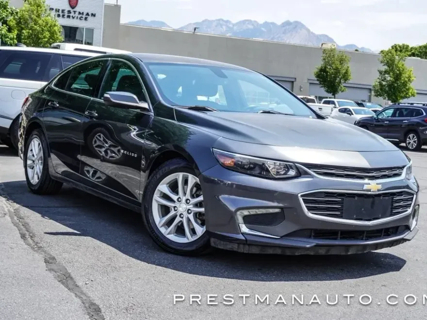 2017 Chevrolet Malibu 1LT photo 1