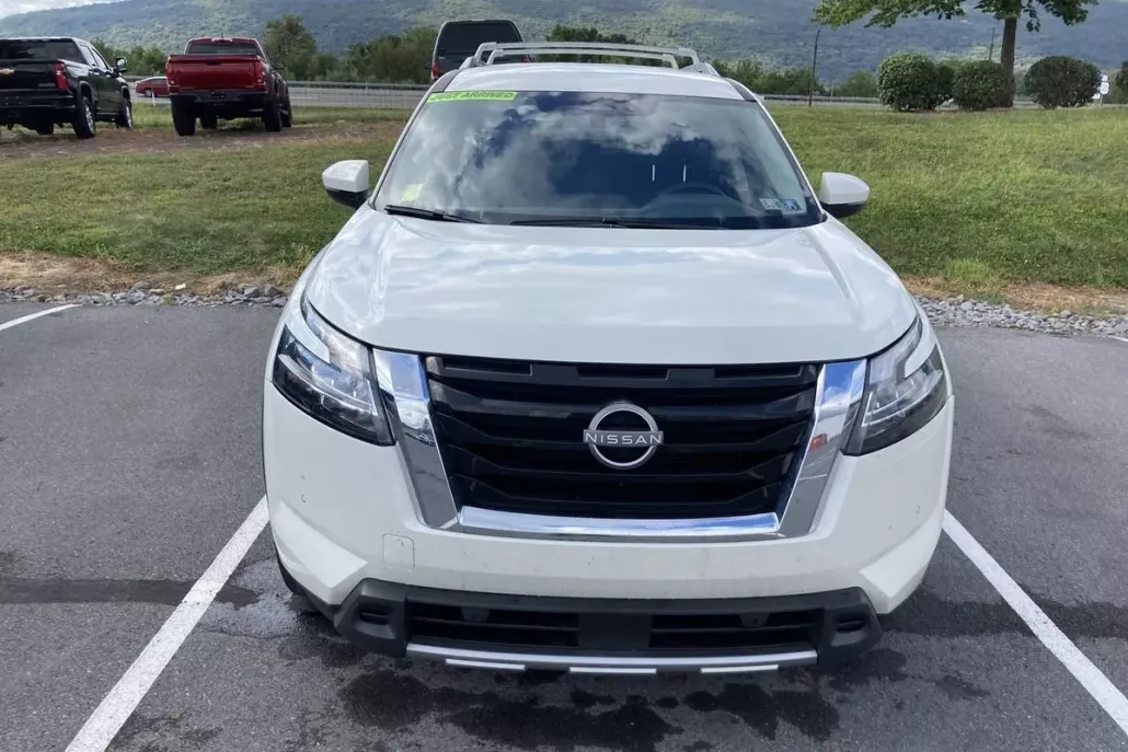 2024 Nissan Pathfinder SL photo 1