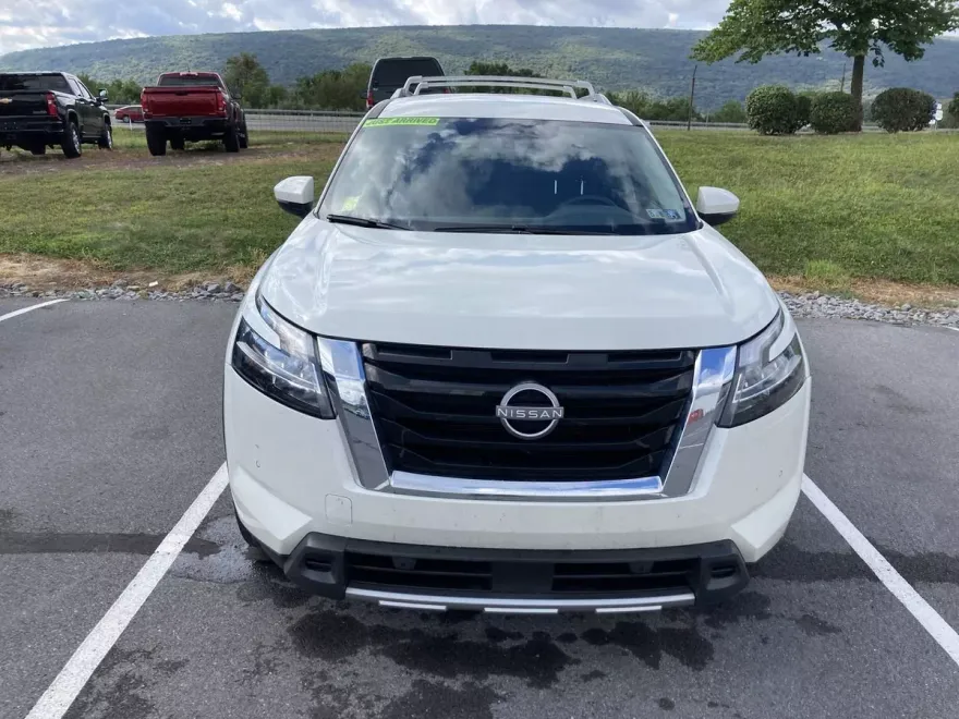2024 Nissan Pathfinder SL photo 1
