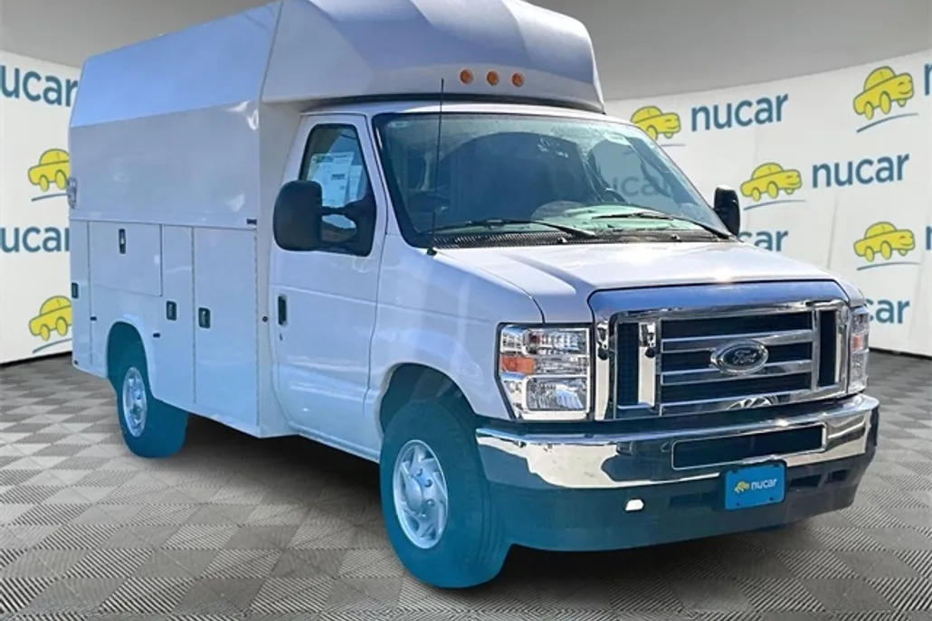 2025 Ford E-350 Base photo 1