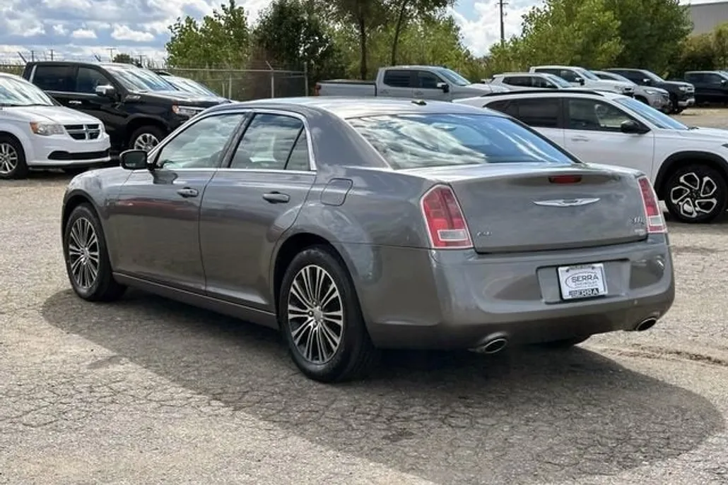 2012 Chrysler 300 photo 1